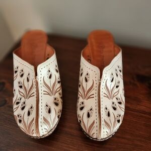La Pinta Lase Cut Clogs Size 36, U.S. 6